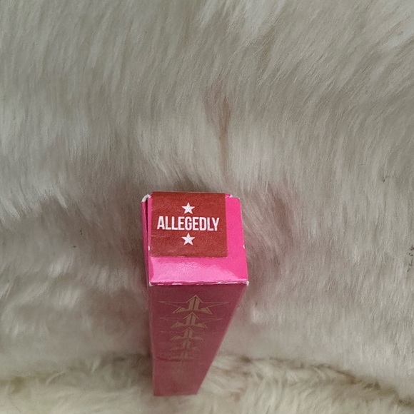 JEFFREE STAR COSMETICS
Velour Lip Liner - Picture 4 of 8